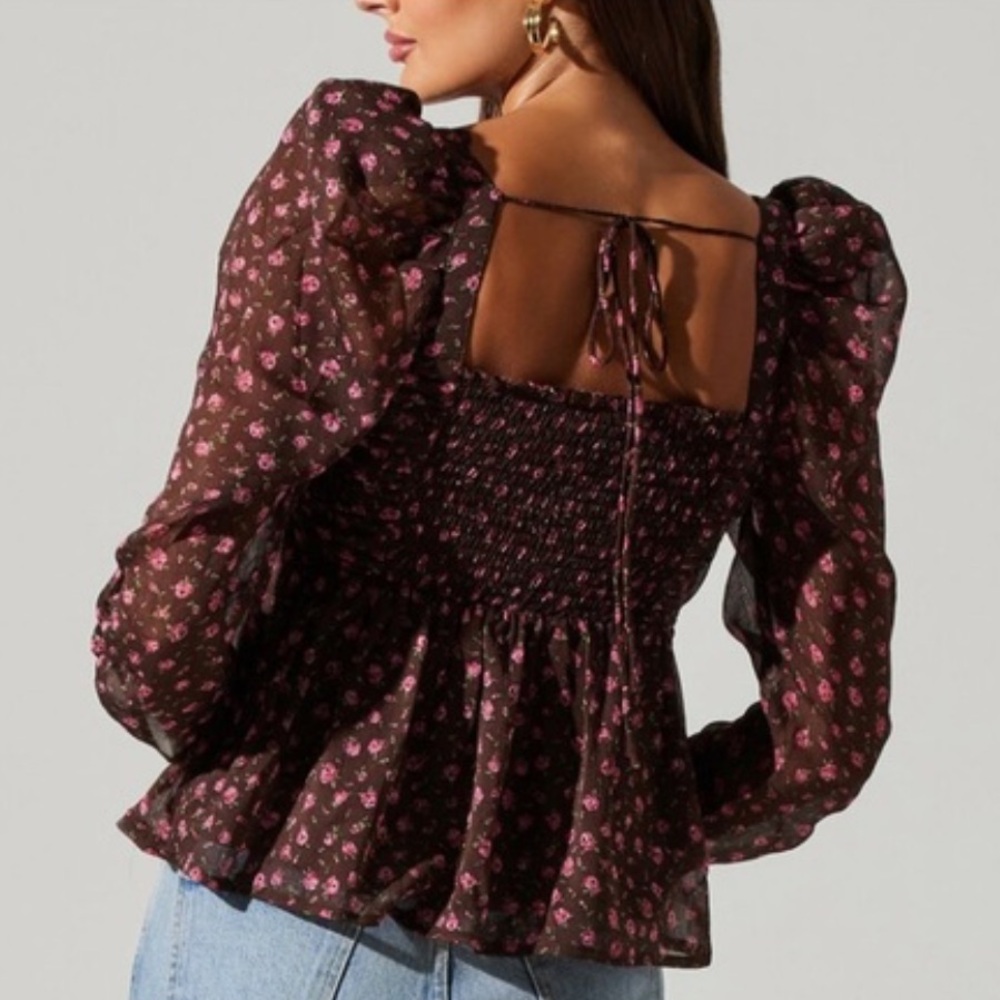 ASTR The Label brown floral smocked long sleeve babydoll top - Picture 2 of 2